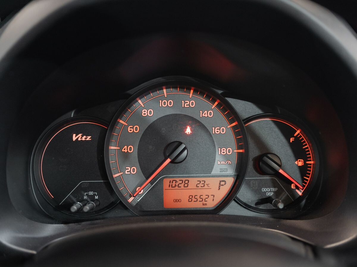 Toyota Vitz 2014 - фото автомобиля