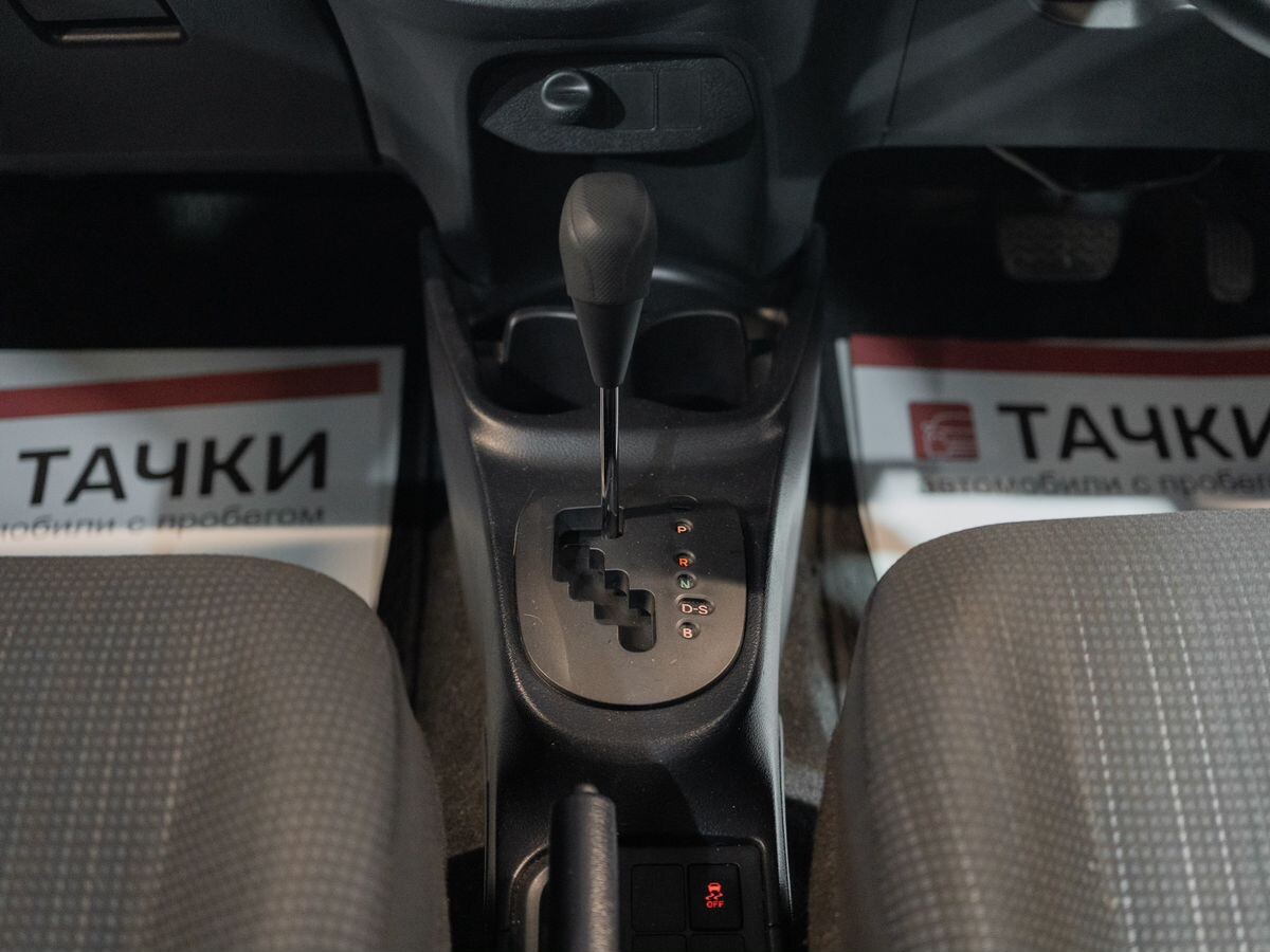 Toyota Vitz 2014 - фото автомобиля