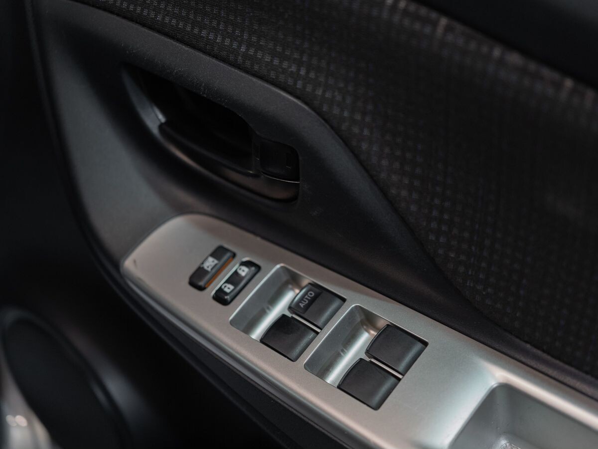 Toyota Vitz 2014 - фото автомобиля