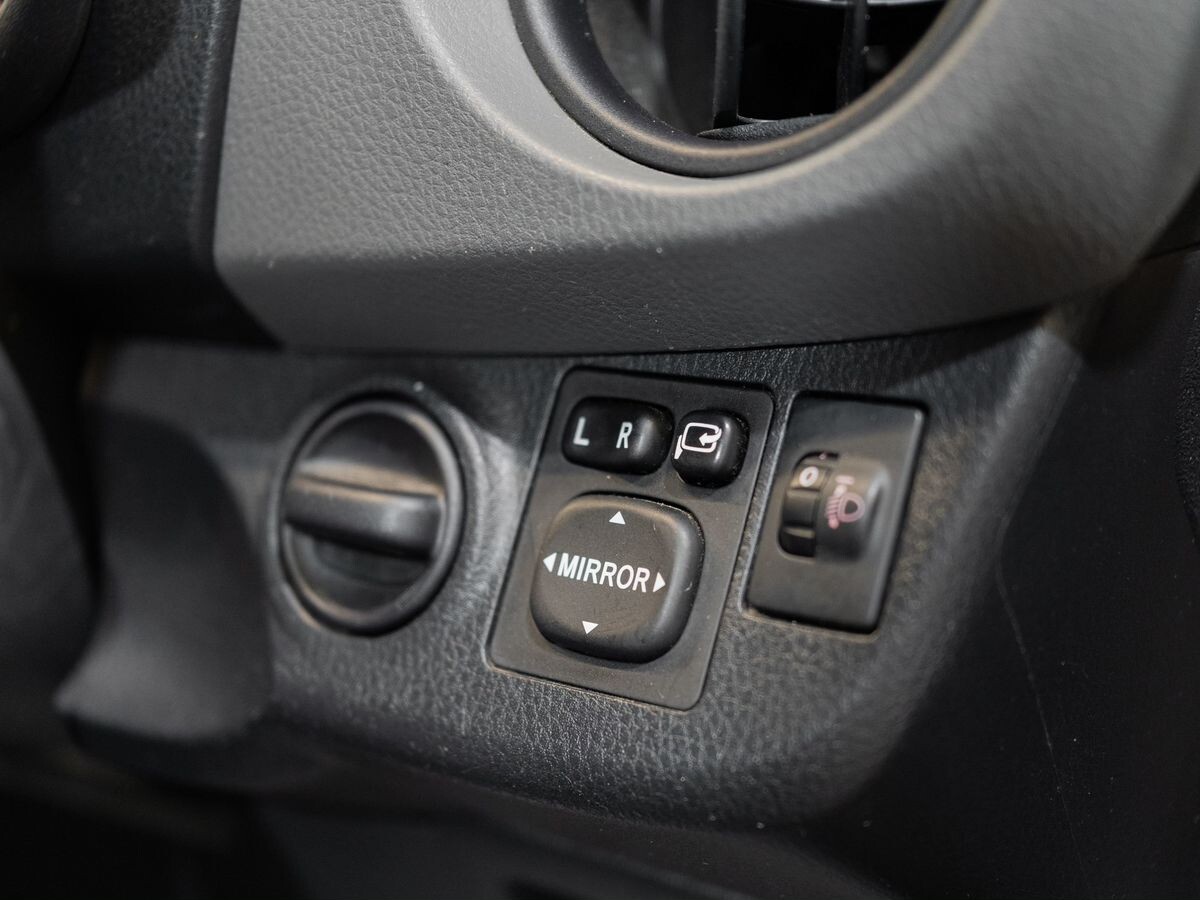 Toyota Vitz 2014 - фото автомобиля