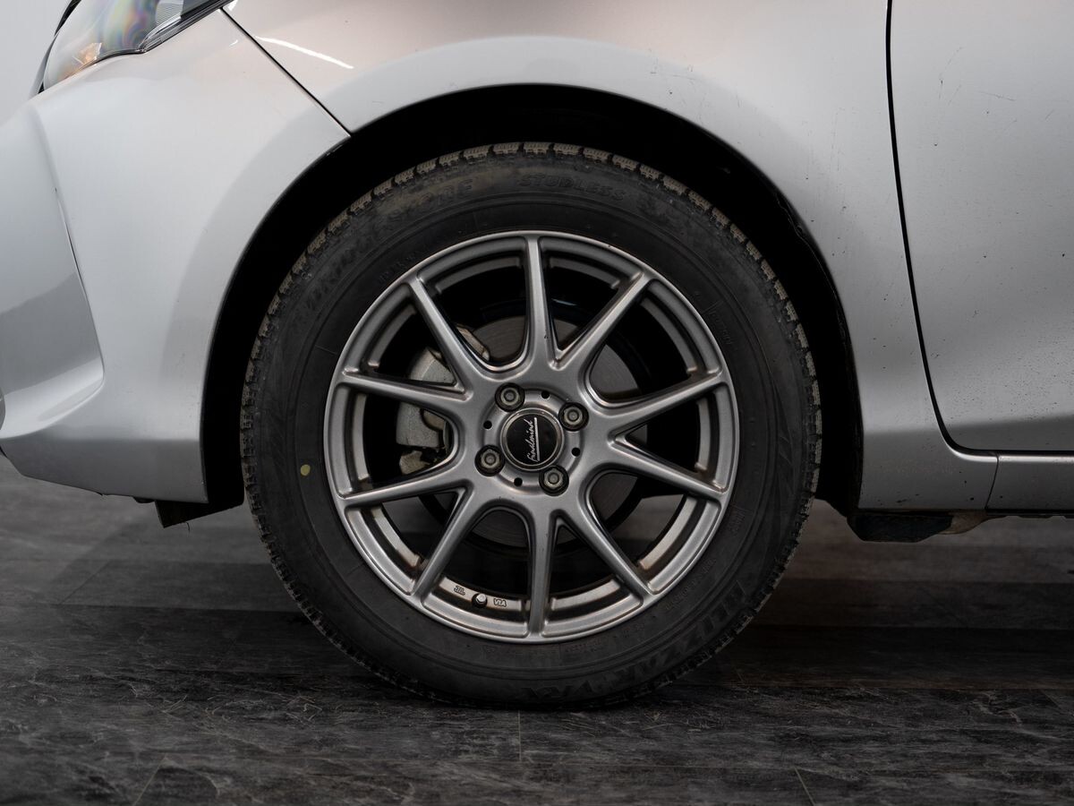 Toyota Vitz 2014 - фото автомобиля