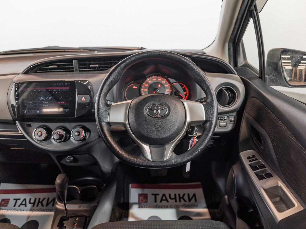 Toyota Vitz 2014 - фото автомобиля