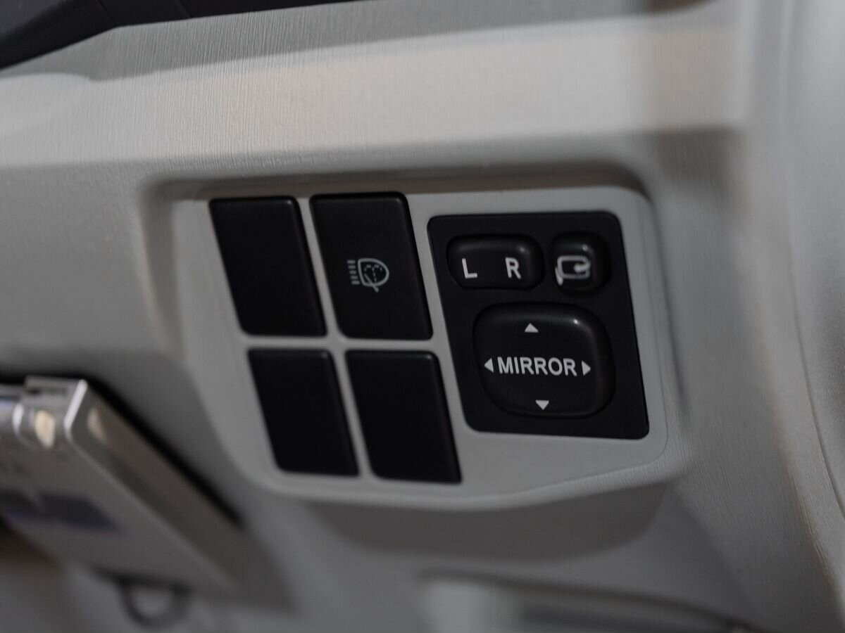 Toyota Prius 2010 - фото автомобиля