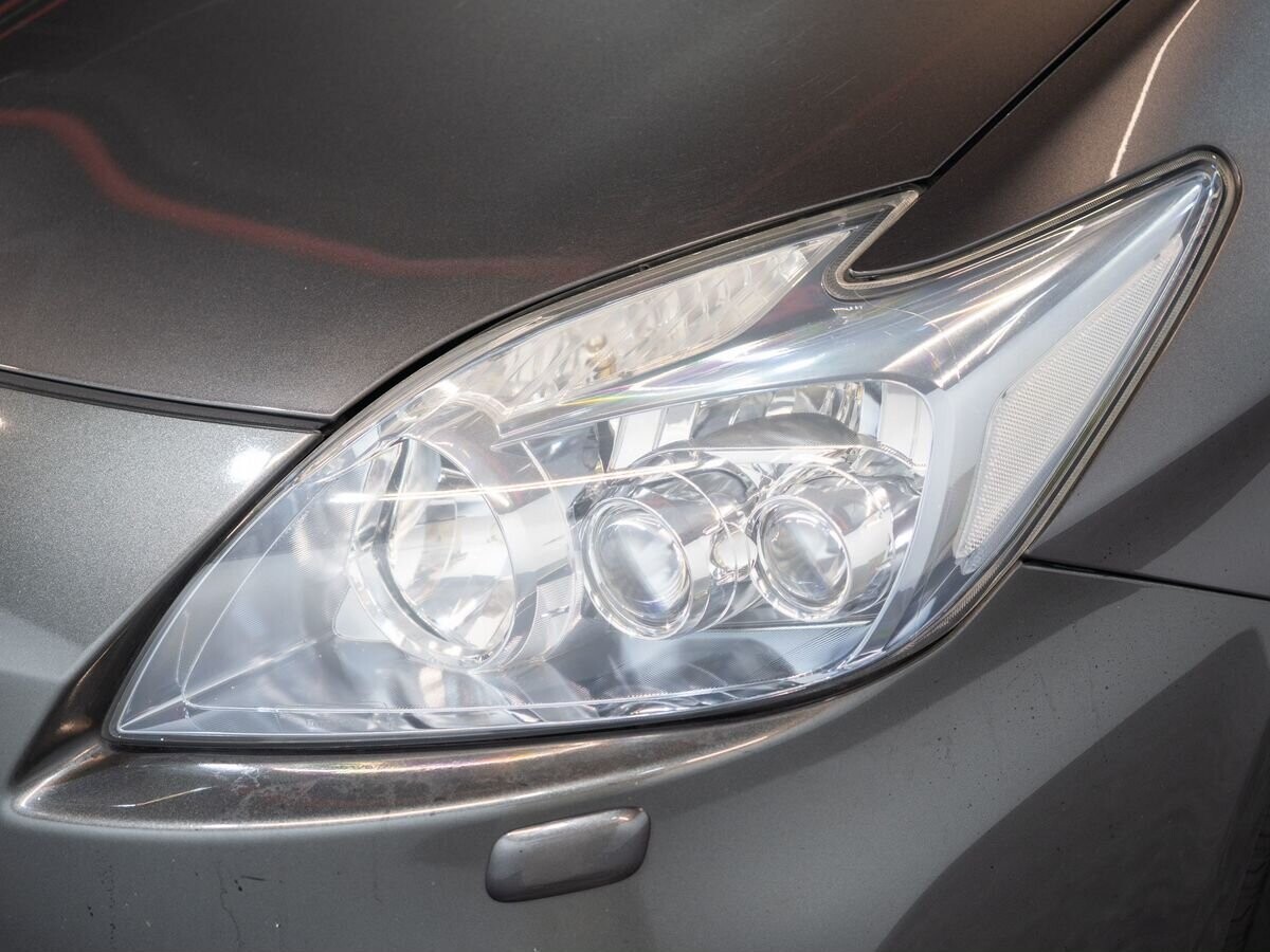 Toyota Prius 2010 - фото автомобиля