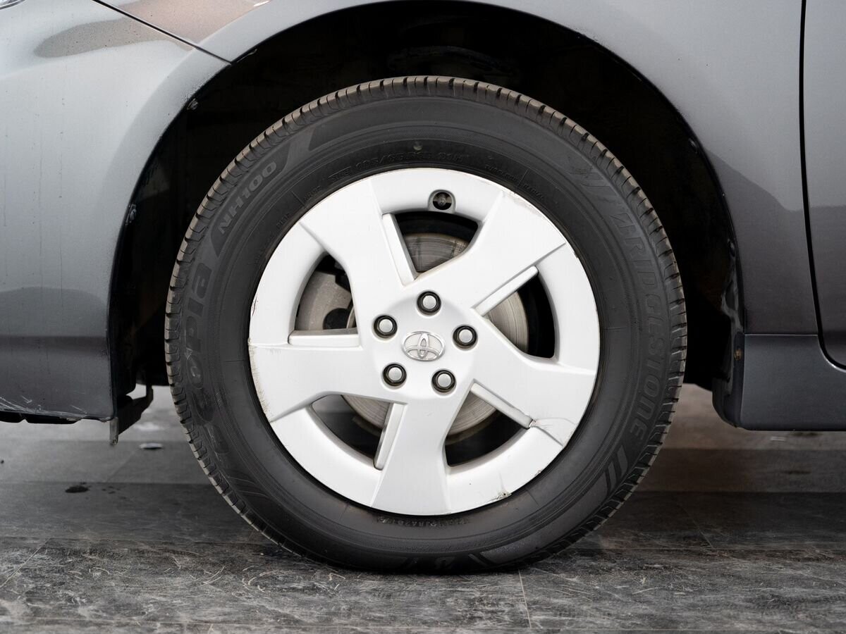 Toyota Prius 2010 - фото автомобиля