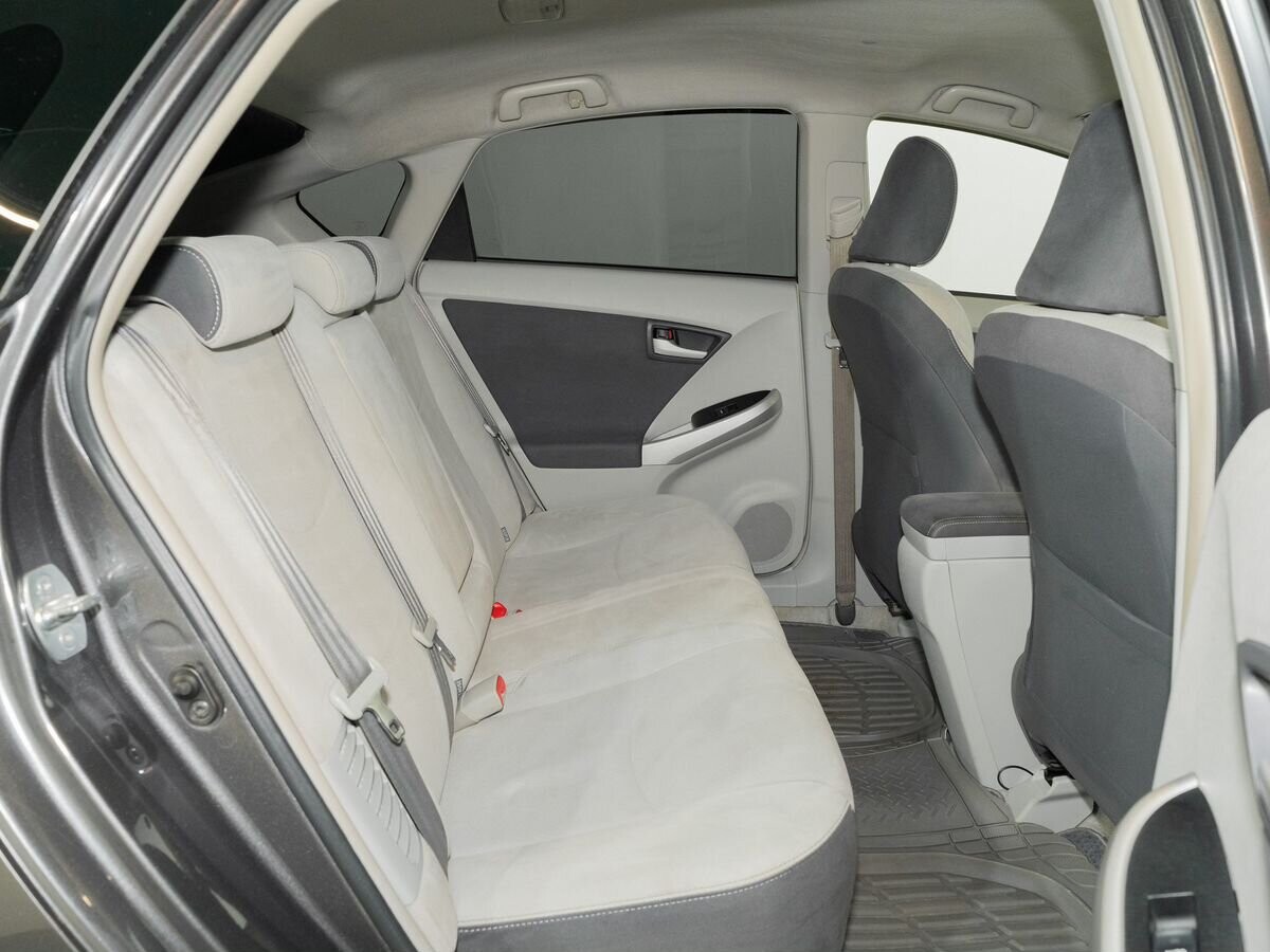 Toyota Prius 2010 - фото автомобиля