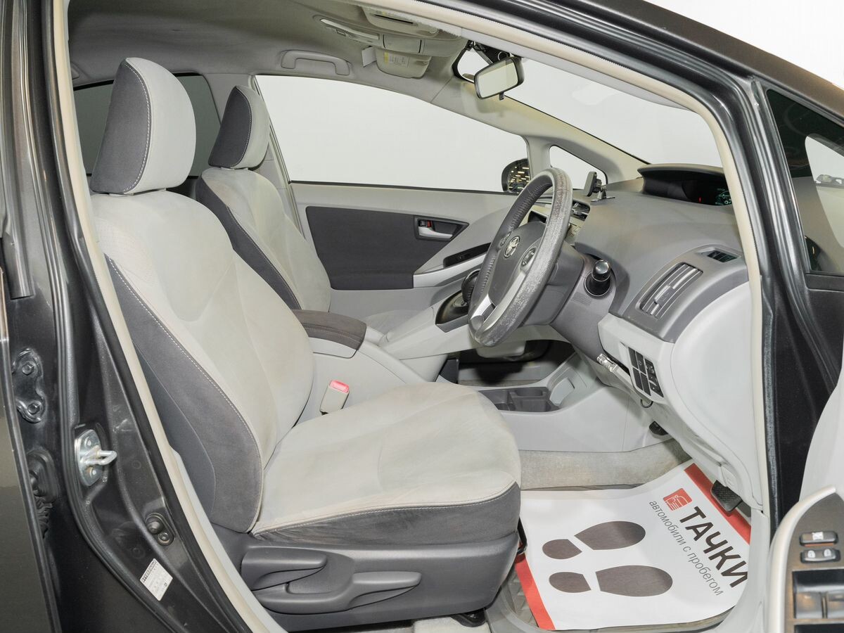 Toyota Prius 2010 - фото автомобиля