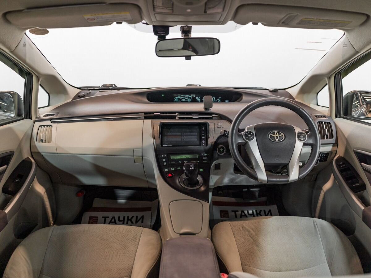 Toyota Prius 2010 - фото автомобиля