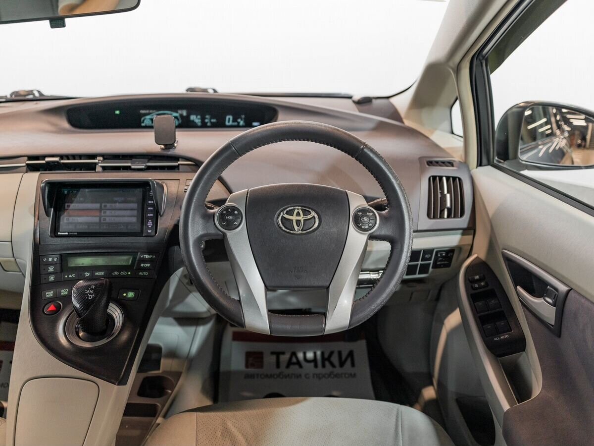 Toyota Prius 2010 - фото автомобиля