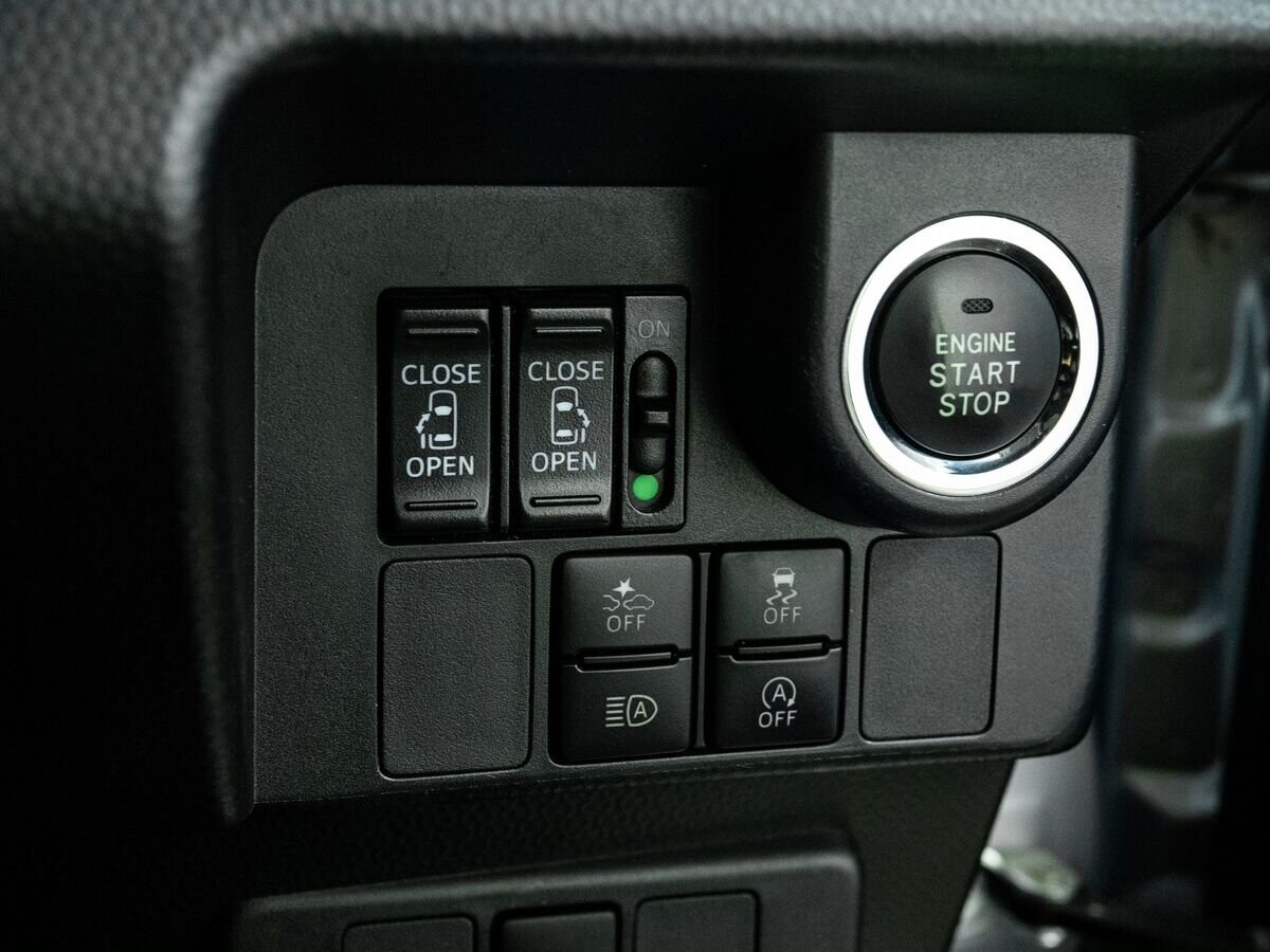 Toyota Tank 2019 - фото автомобиля