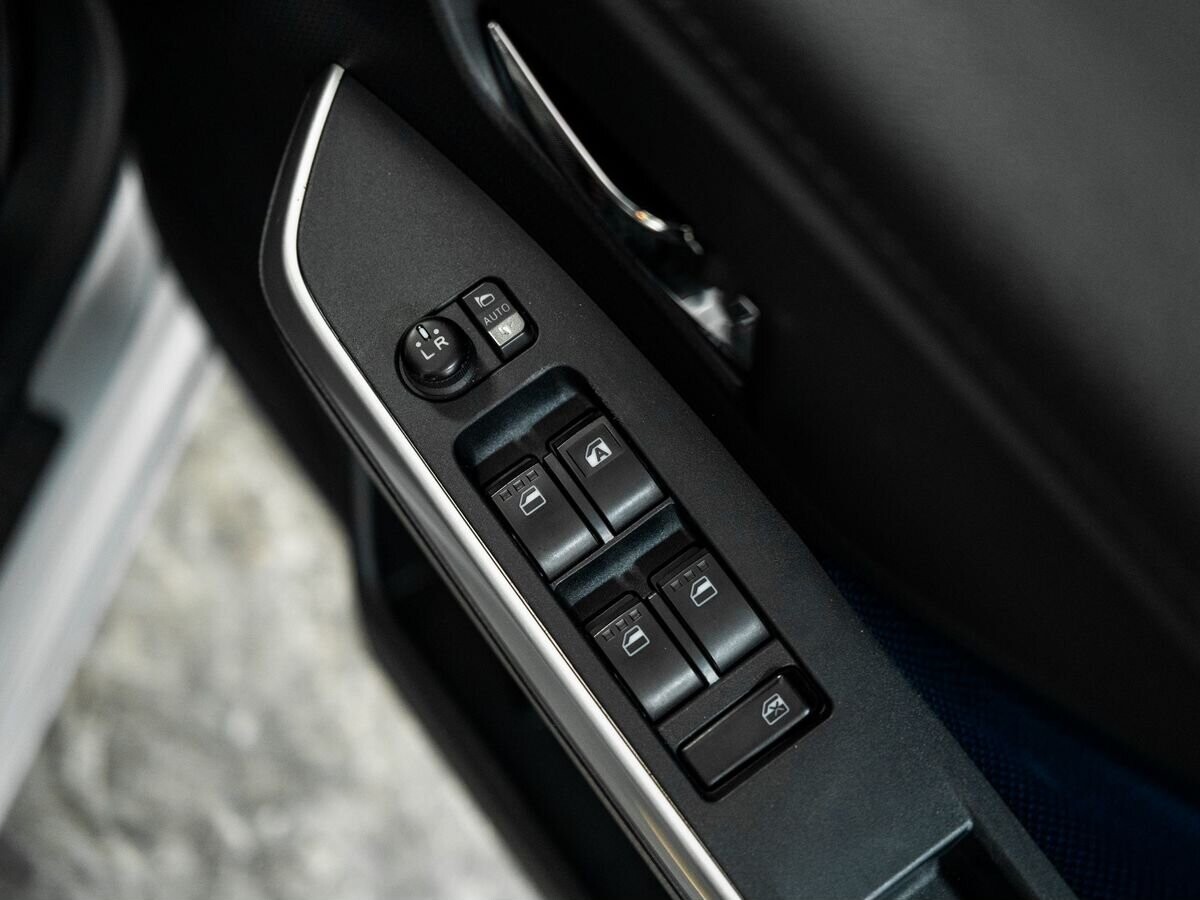 Toyota Tank 2019 - фото автомобиля