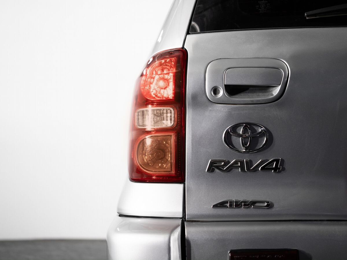 Toyota RAV4 2004 - фото автомобиля