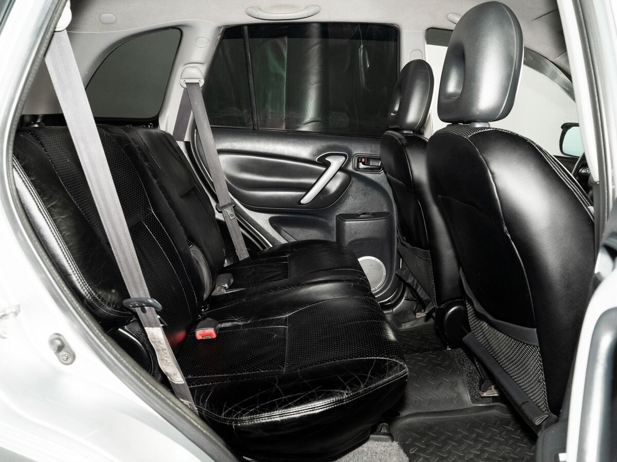 Toyota RAV4 2004 - фото автомобиля