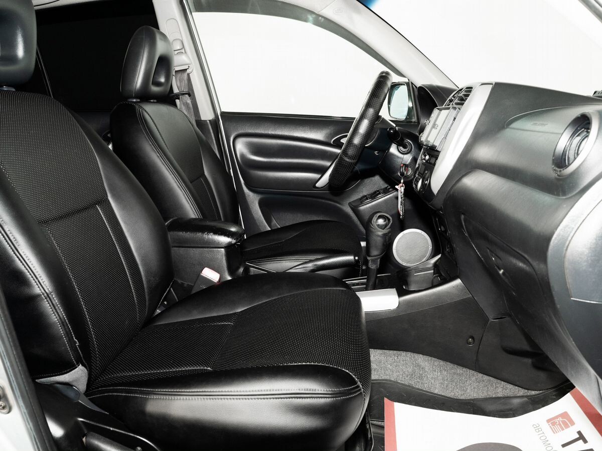 Toyota RAV4 2004 - фото автомобиля