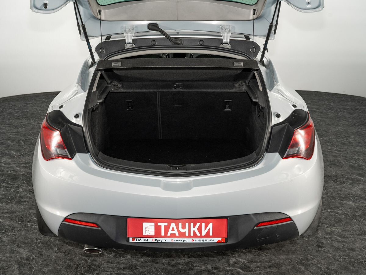 Opel Astra 2012 - фото автомобиля