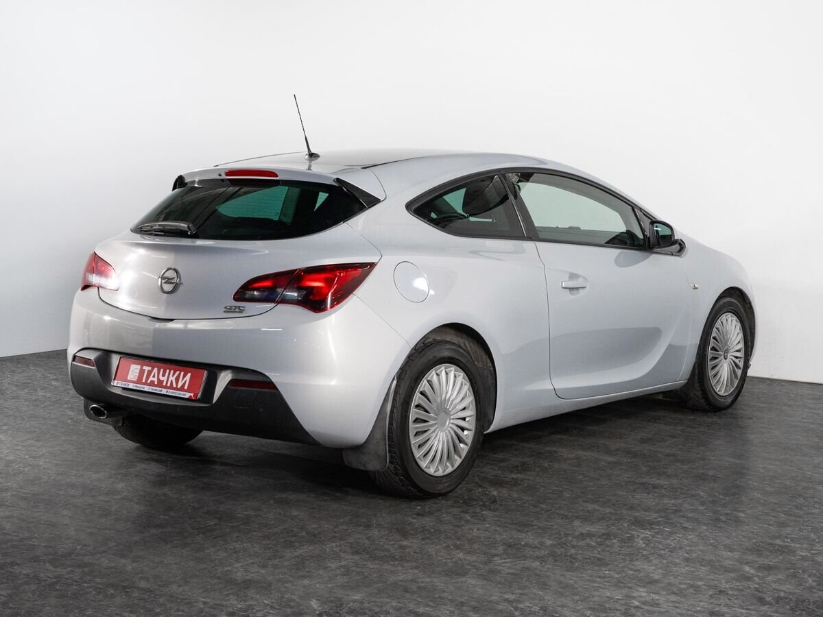Opel Astra 2012 - фото автомобиля