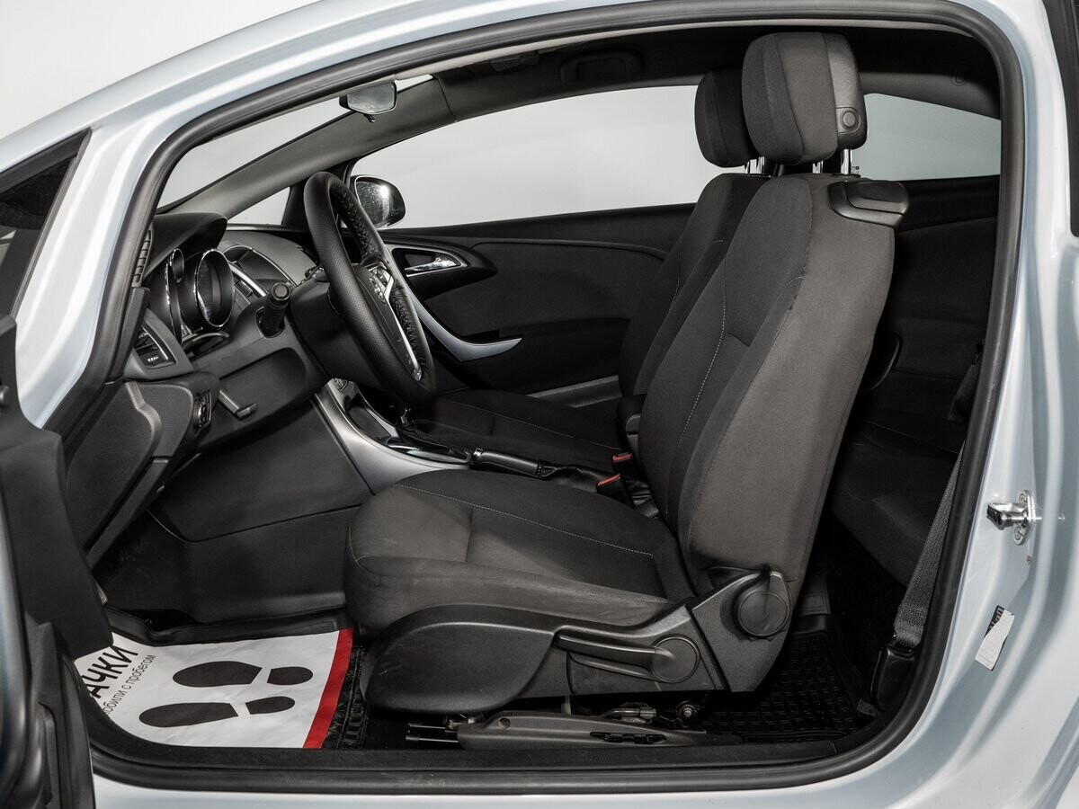 Opel Astra 2012 - фото автомобиля