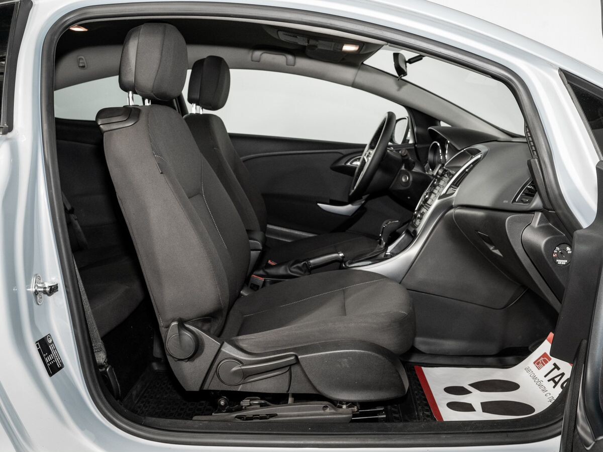 Opel Astra 2012 - фото автомобиля