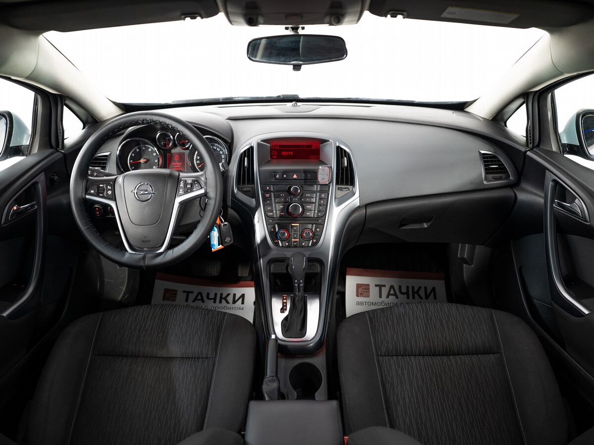 Opel Astra 2012 - фото автомобиля