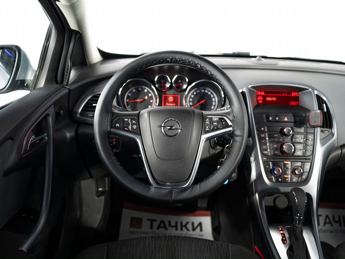 Opel Astra 2012 - фото автомобиля