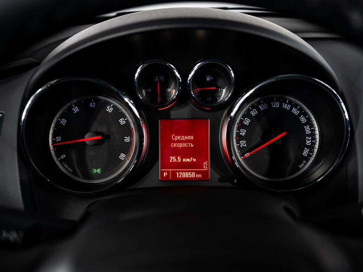 Opel Astra 2012 - фото автомобиля