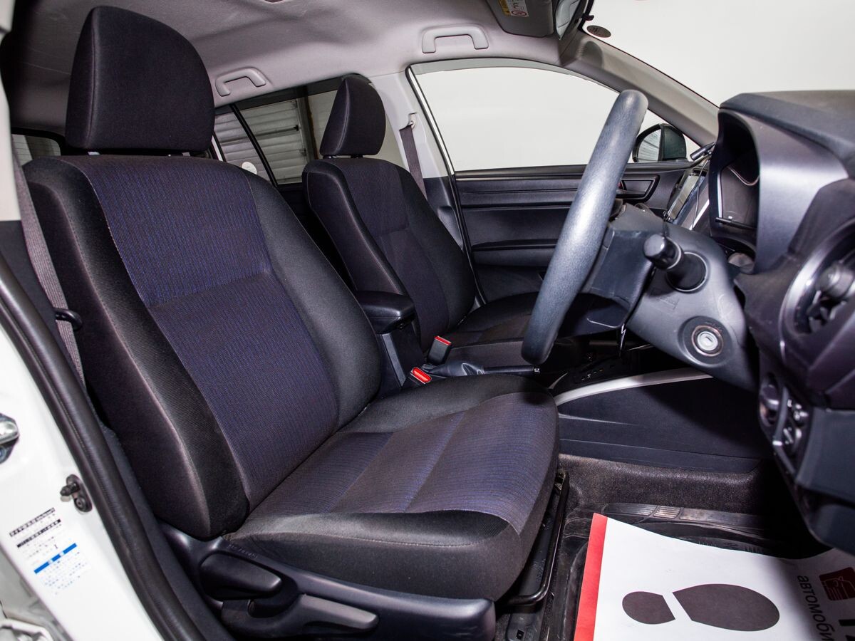 Toyota Corolla 2018 - фото автомобиля