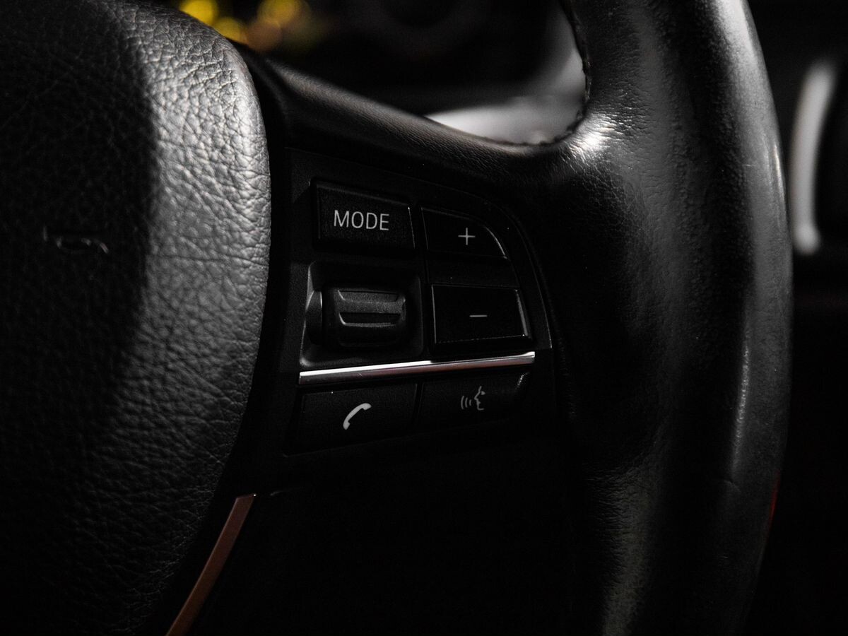 BMW 5 серии 2010 - фото автомобиля