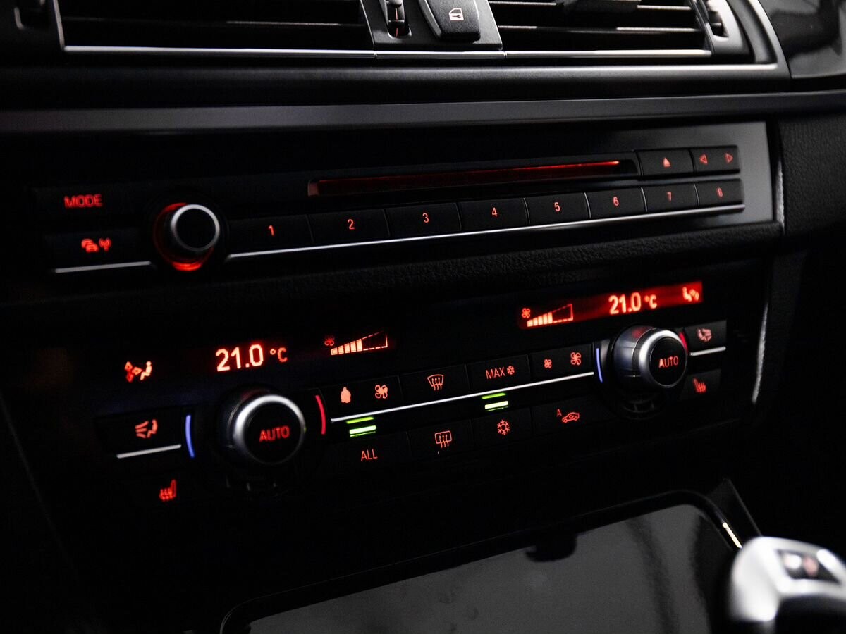 BMW 5 серии 2010 - фото автомобиля