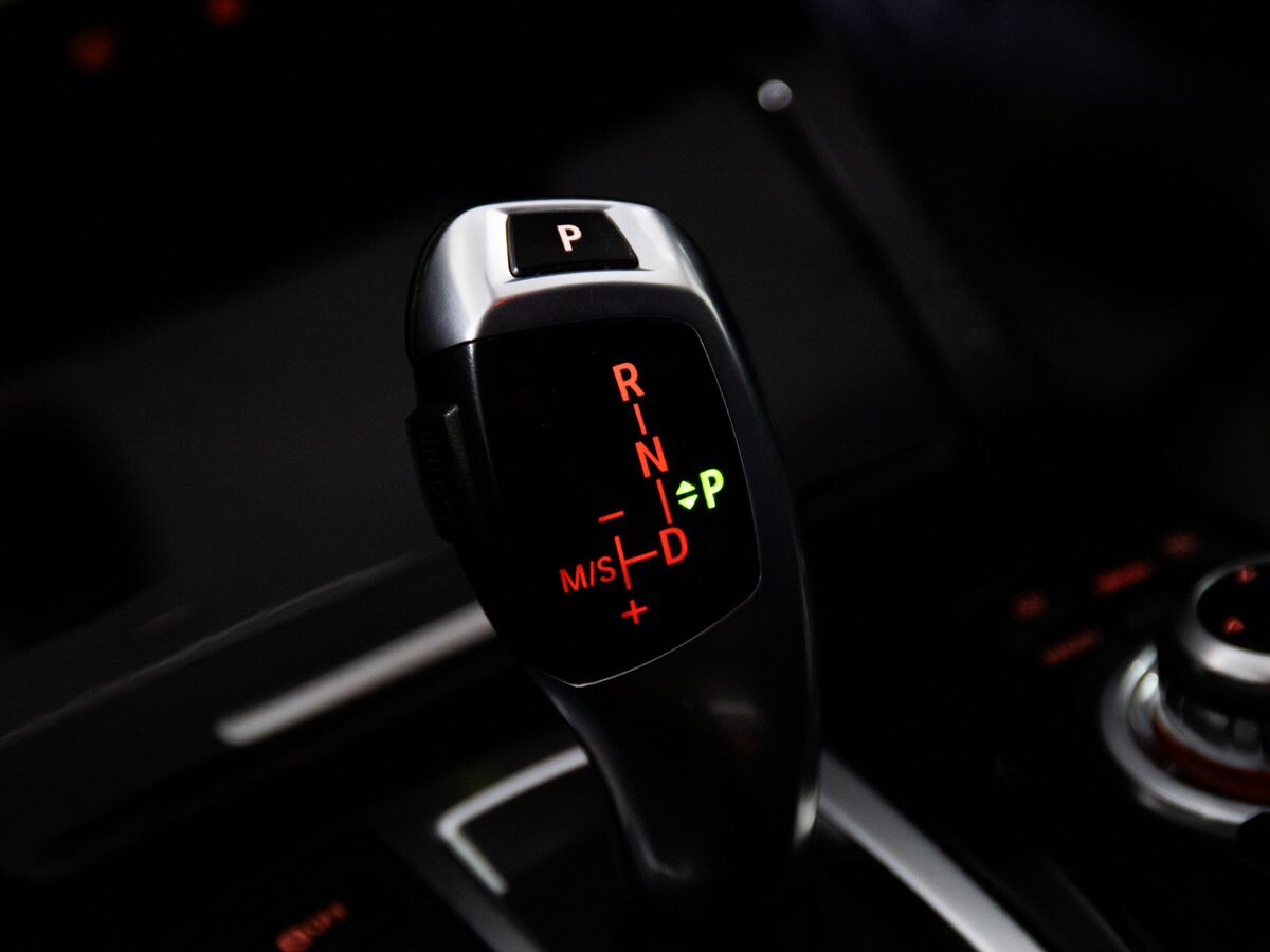 BMW 5 серии 2010 - фото автомобиля