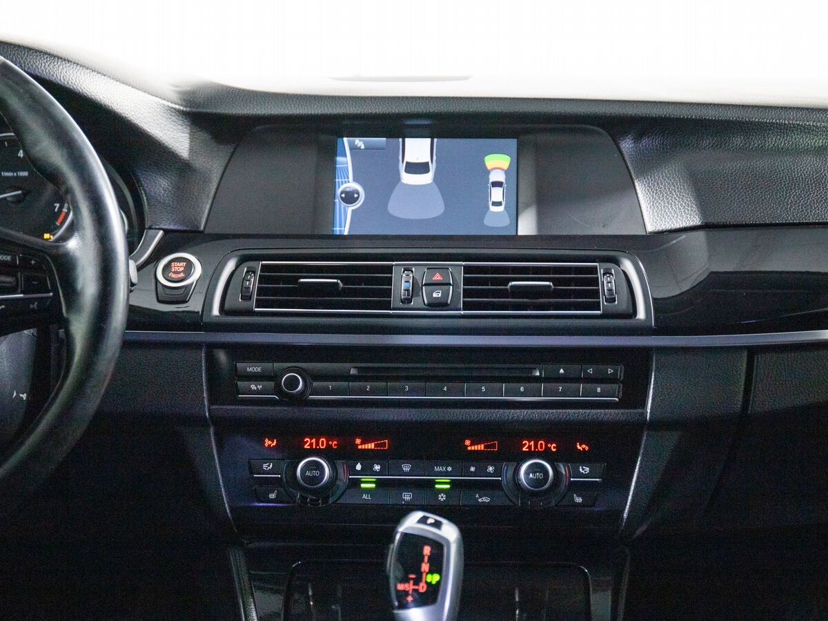 BMW 5 серии 2010 - фото автомобиля