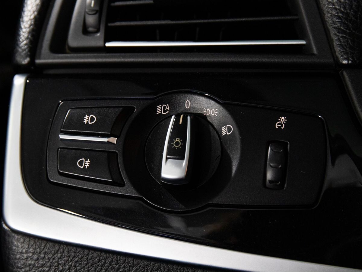 BMW 5 серии 2010 - фото автомобиля