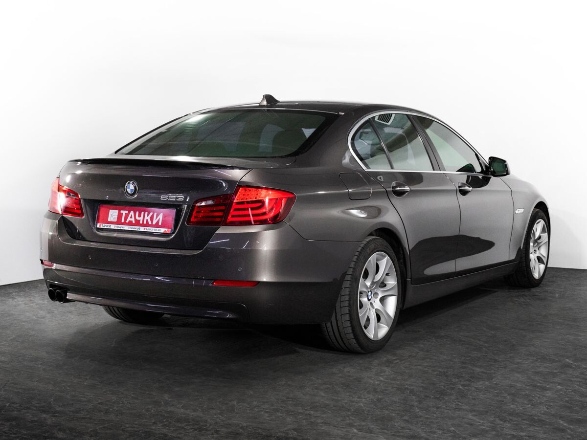 BMW 5 серии 2010 - фото автомобиля