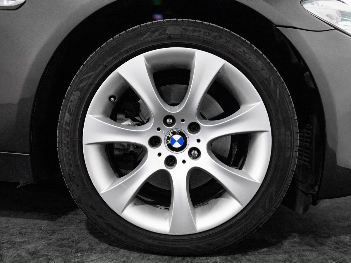 BMW 5 серии 2010 - фото автомобиля