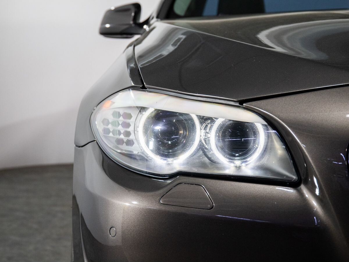BMW 5 серии 2010 - фото автомобиля