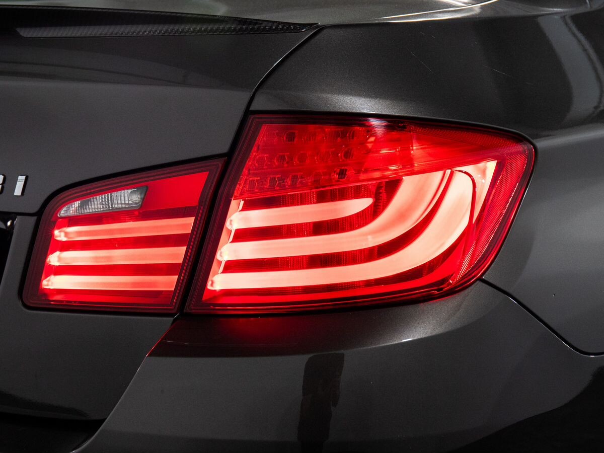 BMW 5 серии 2010 - фото автомобиля