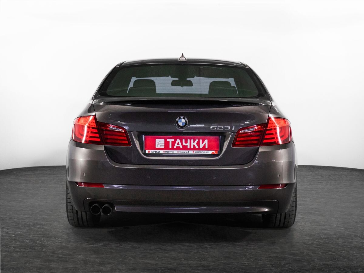 BMW 5 серии 2010 - фото автомобиля