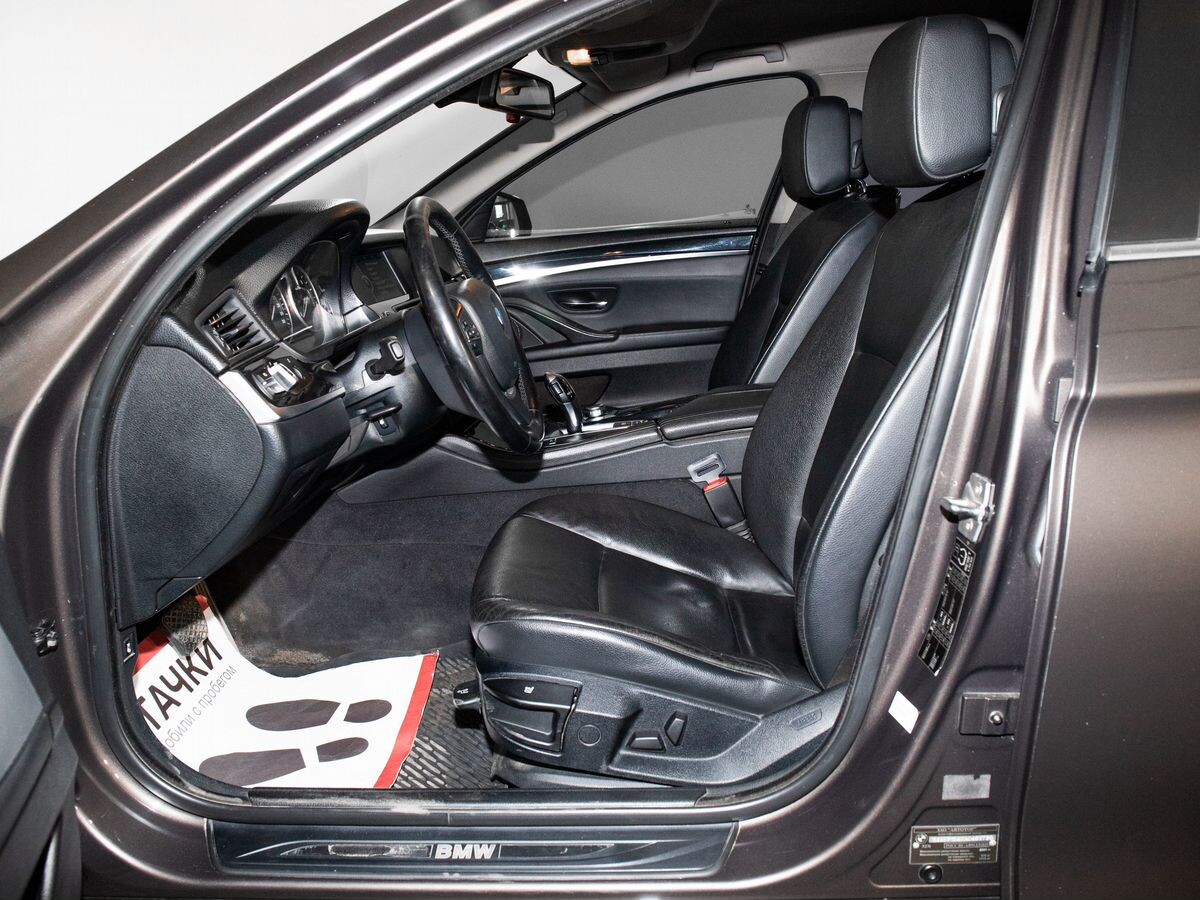 BMW 5 серии 2010 - фото автомобиля