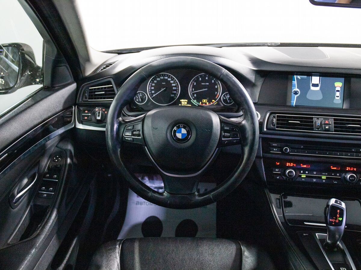 BMW 5 серии 2010 - фото автомобиля