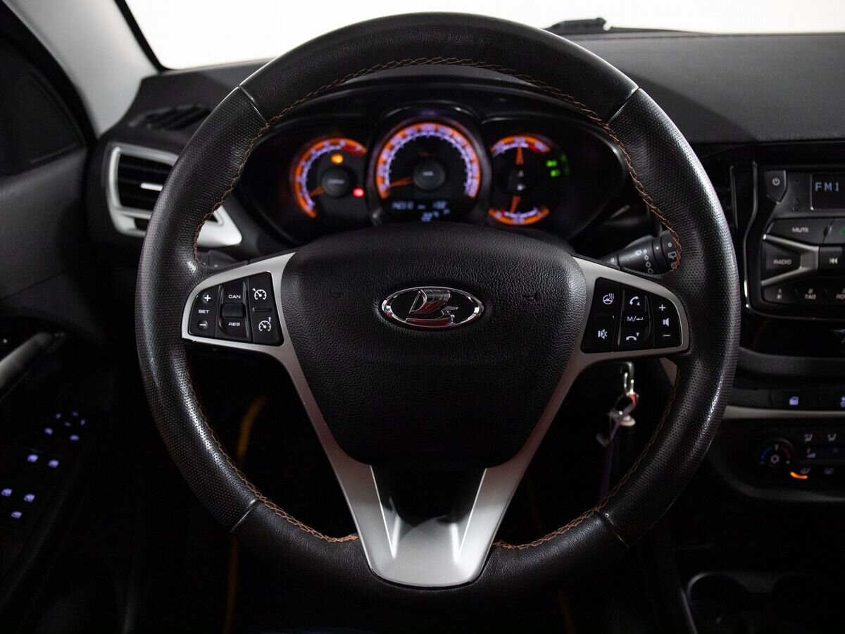 Lada (ВАЗ) Vesta 2020 - фото автомобиля