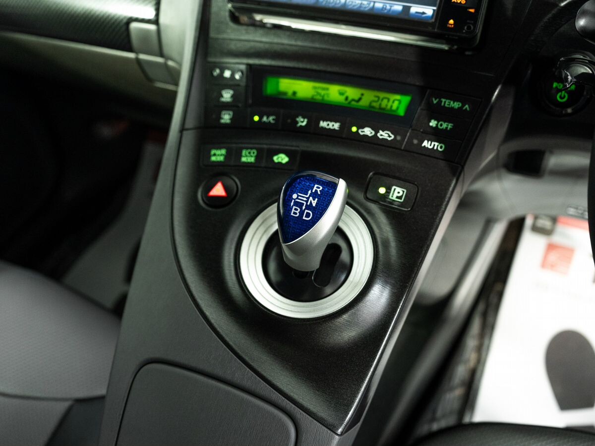 Toyota Prius 2010 - фото автомобиля