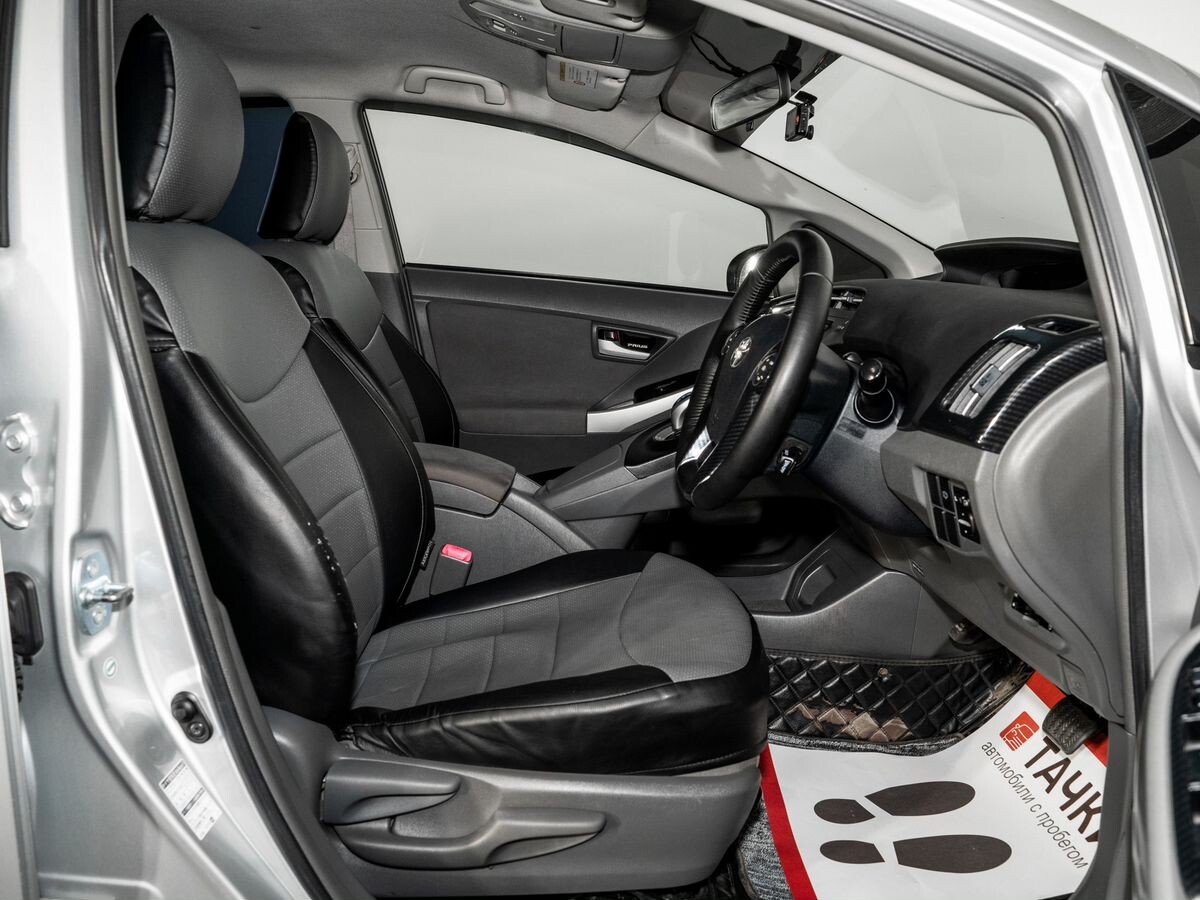 Toyota Prius 2010 - фото автомобиля