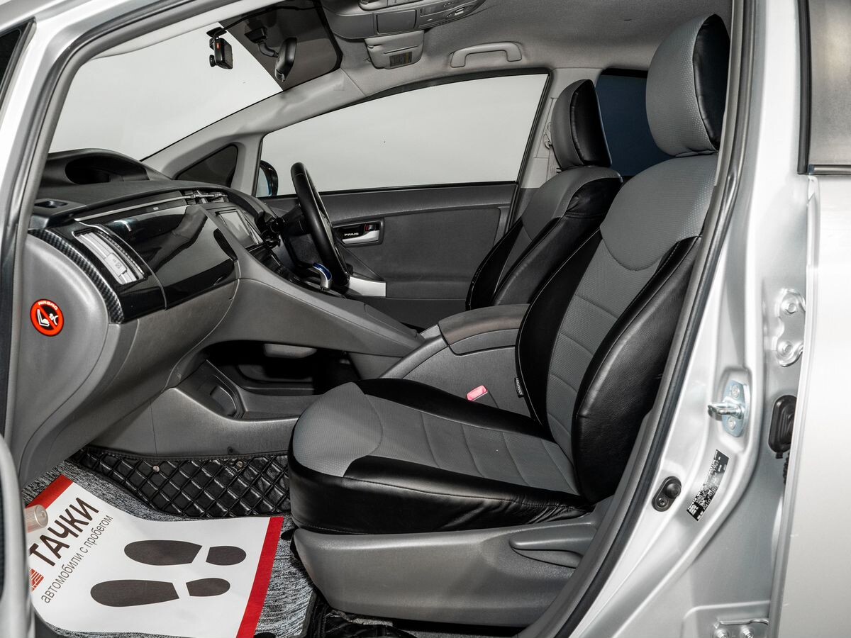 Toyota Prius 2010 - фото автомобиля