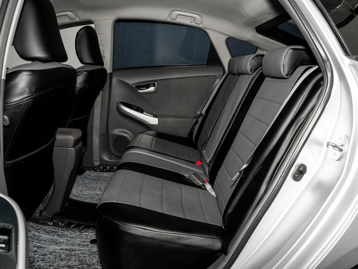 Toyota Prius 2010 - фото автомобиля