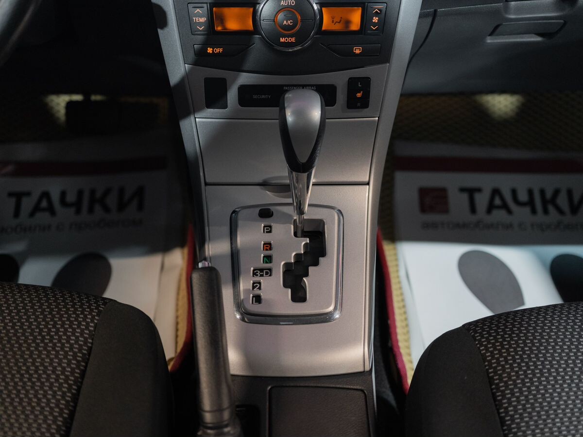 Toyota Corolla 2012 - фото автомобиля