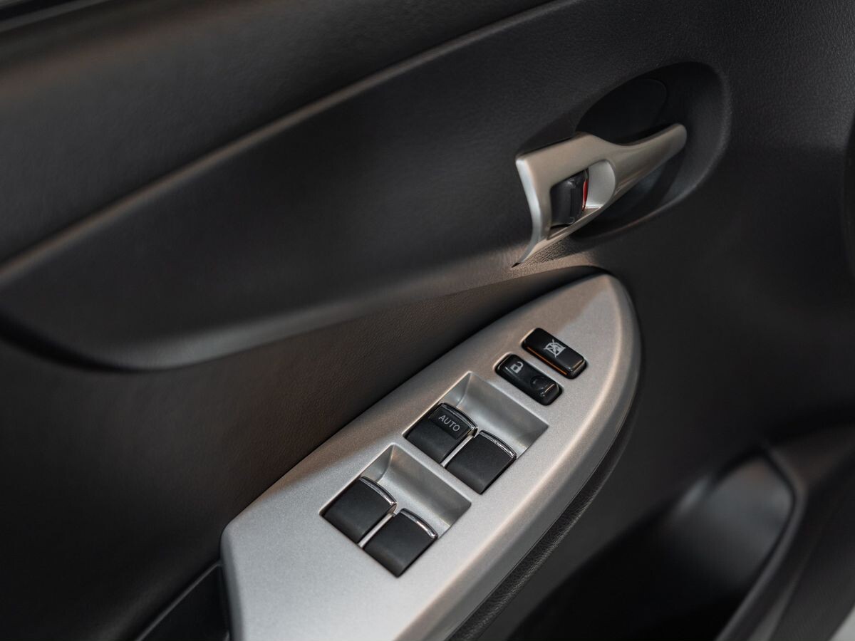 Toyota Corolla 2012 - фото автомобиля