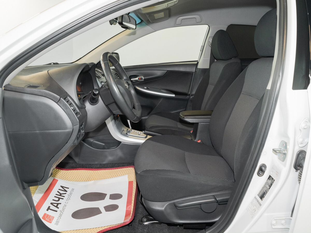 Toyota Corolla 2012 - фото автомобиля