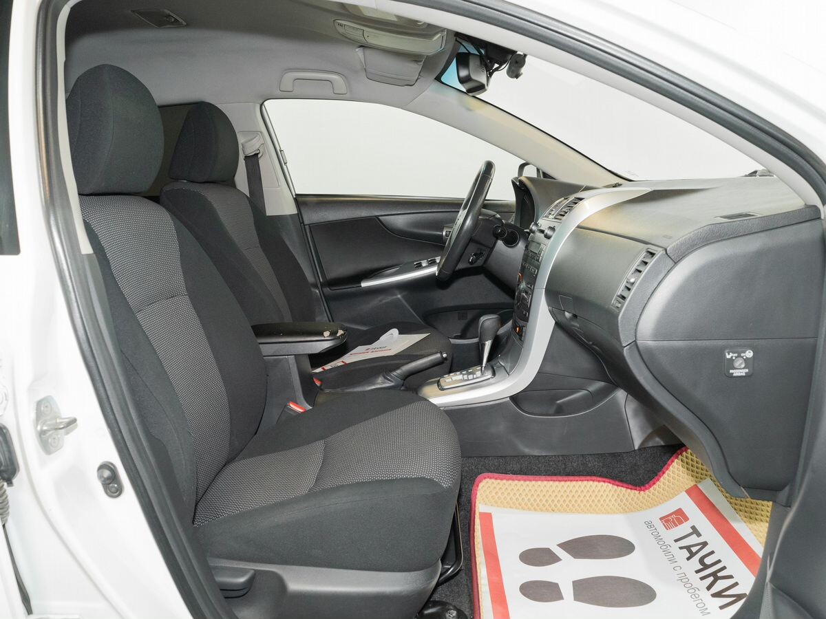 Toyota Corolla 2012 - фото автомобиля