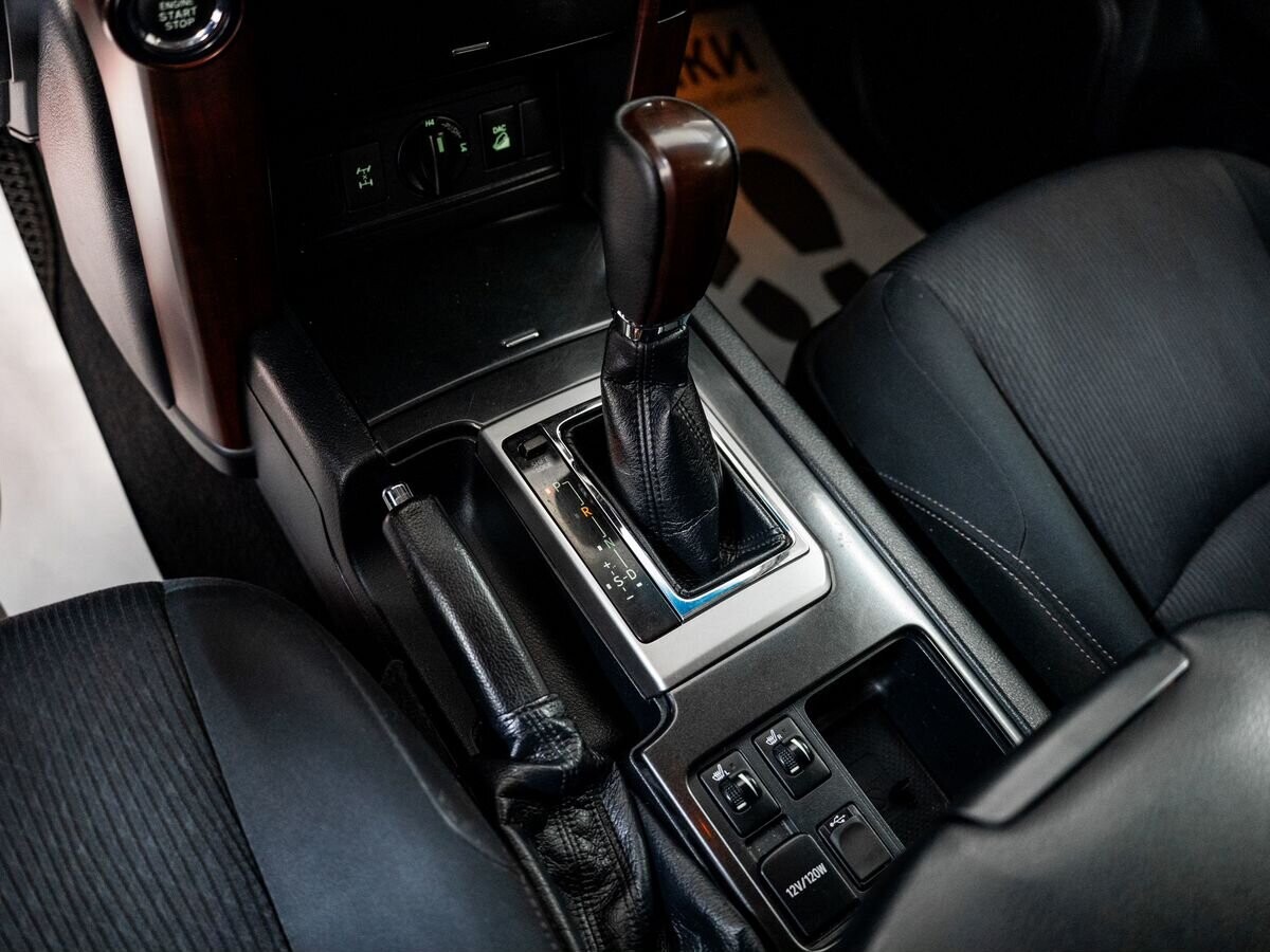 Toyota Land Cruiser Prado 2017 - фото автомобиля