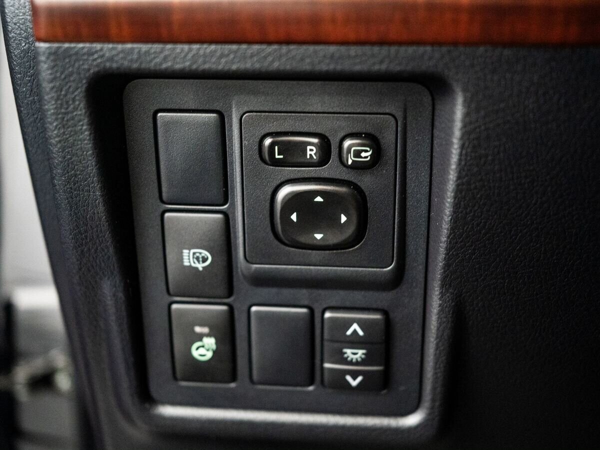 Toyota Land Cruiser Prado 2017 - фото автомобиля