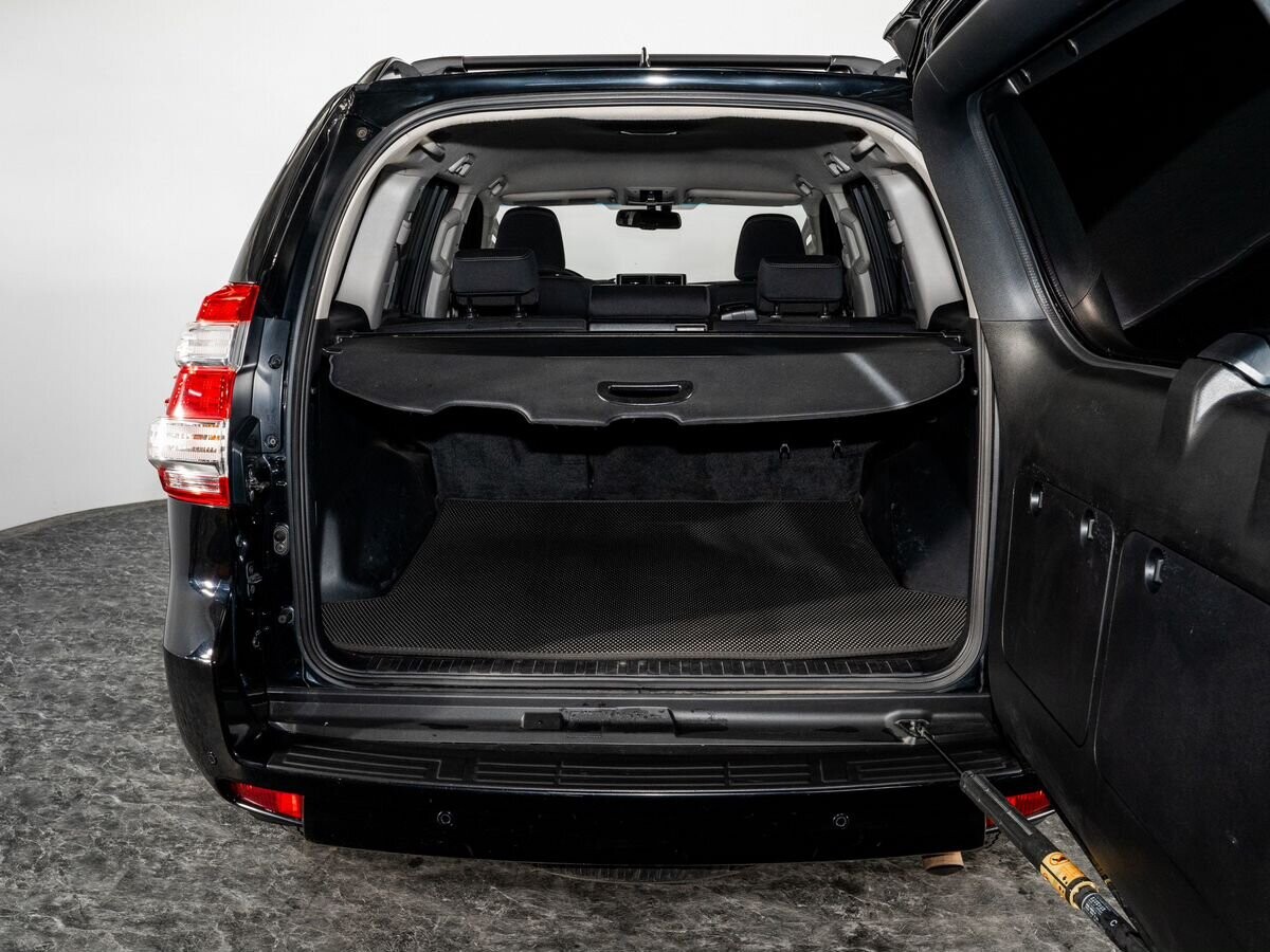 Toyota Land Cruiser Prado 2017 - фото автомобиля